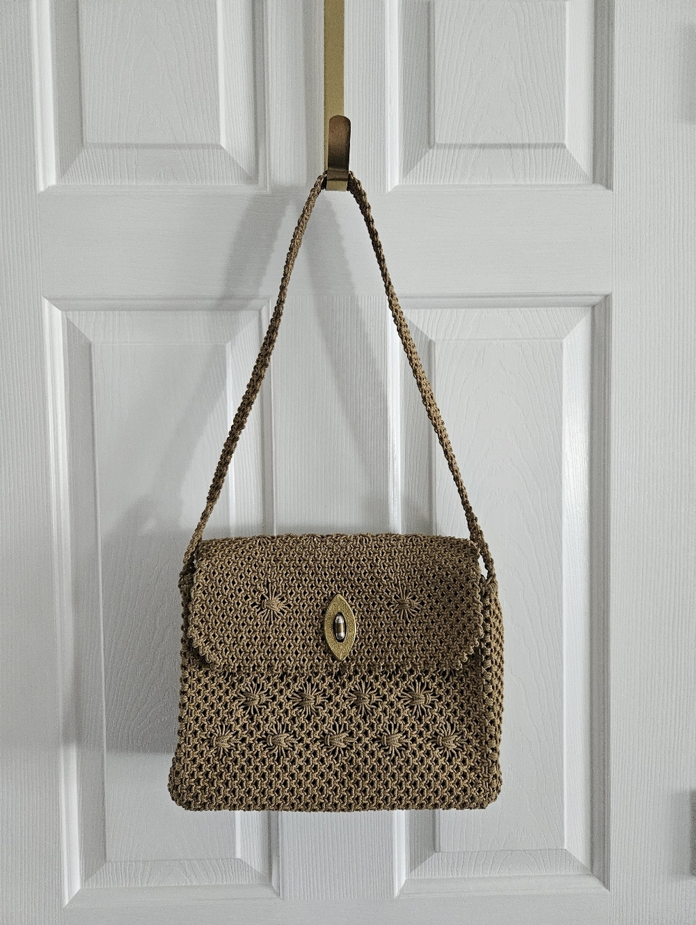 Vintage 70s/80s Macrame Crochet Raffia Structured Shoulder Bag/Purse W/Turnlock